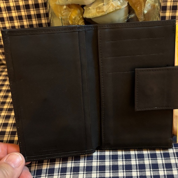Jordan Marsh vintage black Leather wallet with Gold Clasp - Picture 3 of 10